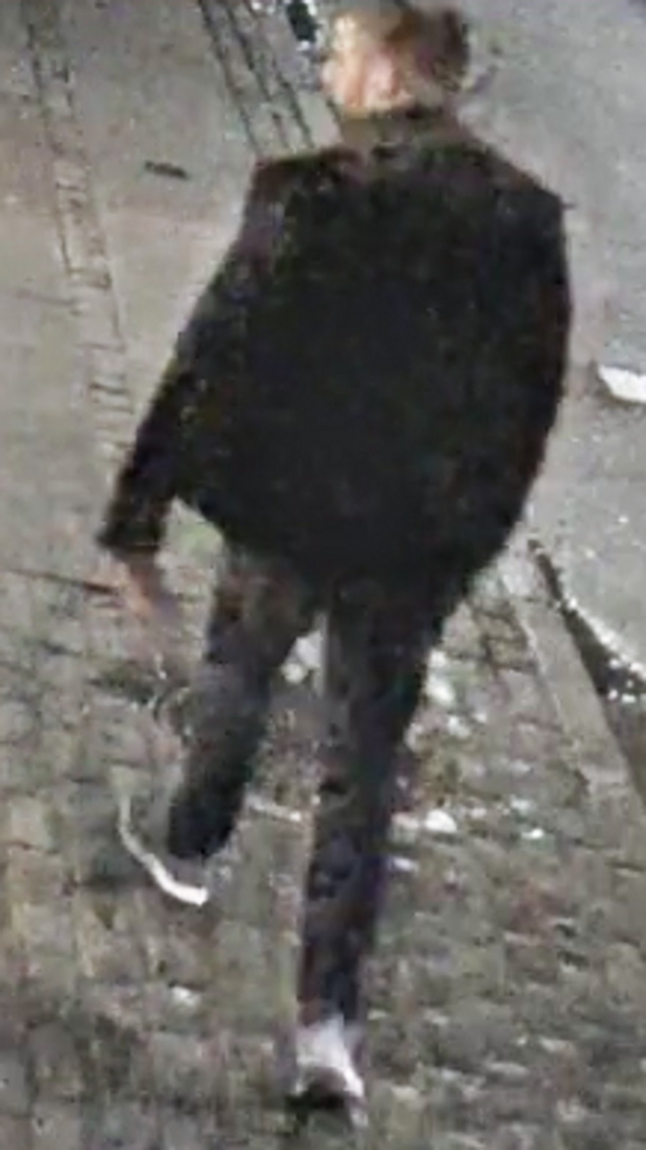 Efterlysning af gerningsmand bag groft knivoverfald på Nørrebrogade