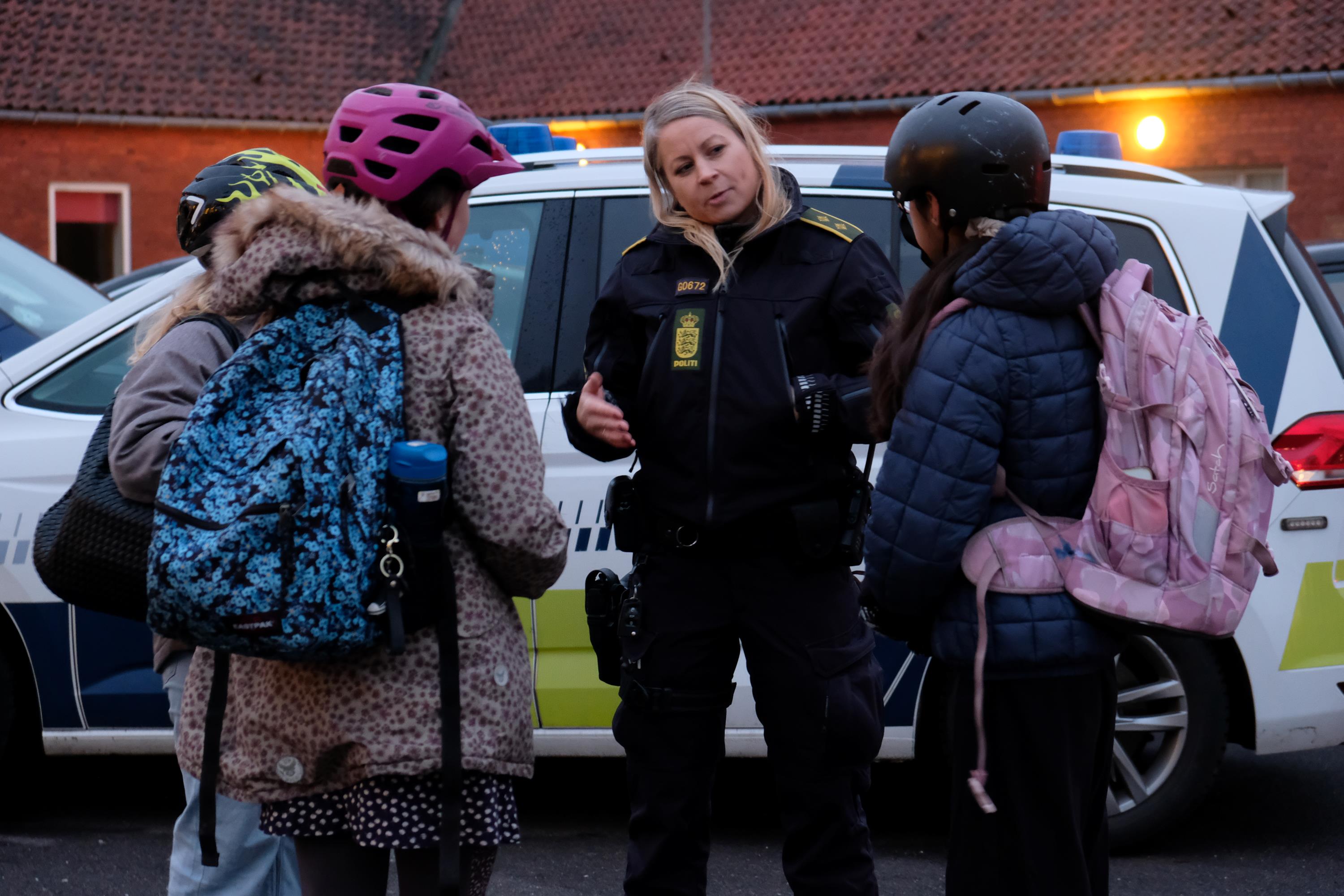 Politiassistent Cecilia Kisbye ved skole på Vestegnen