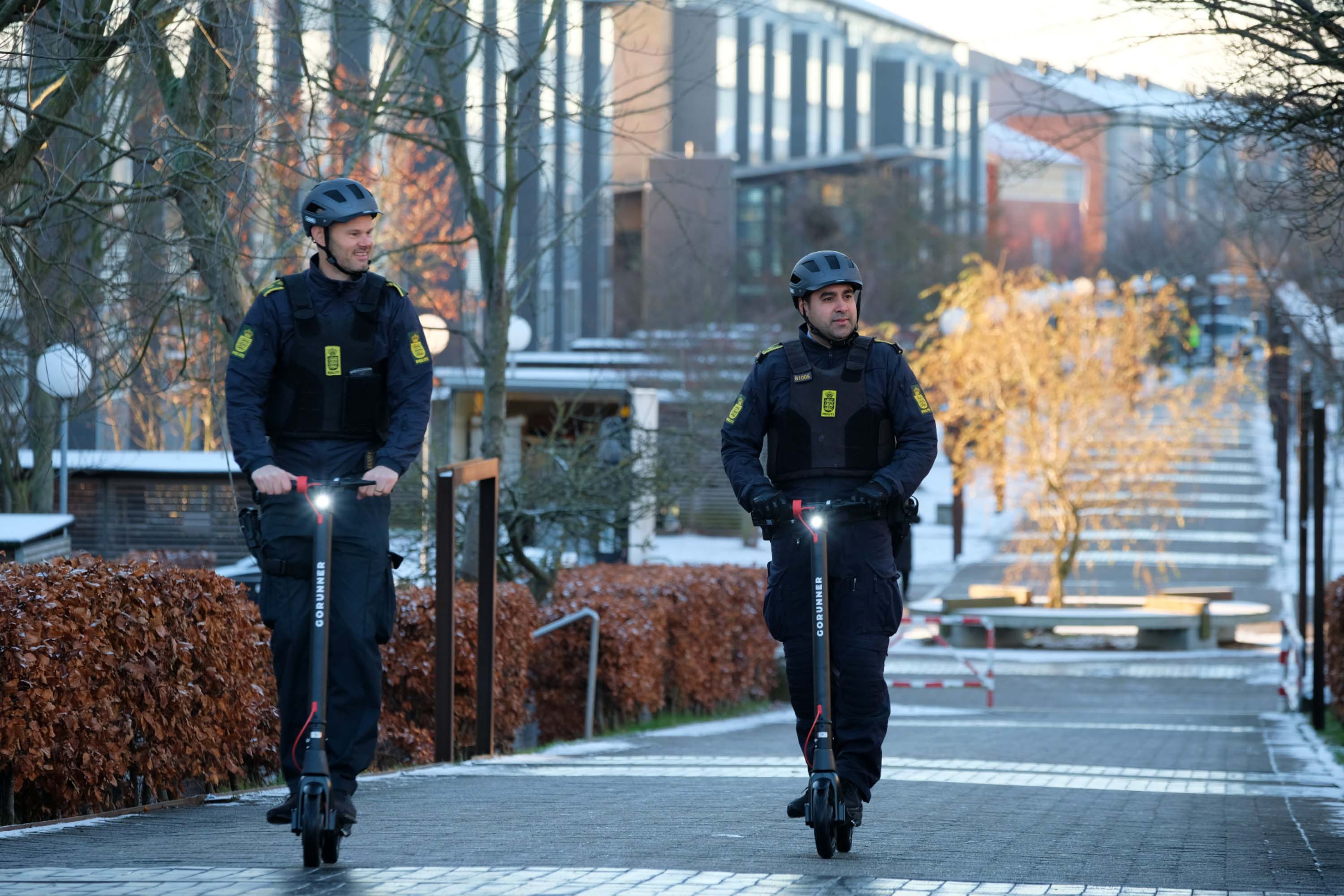 Lokalbetjente på løbehjul i Ishøj