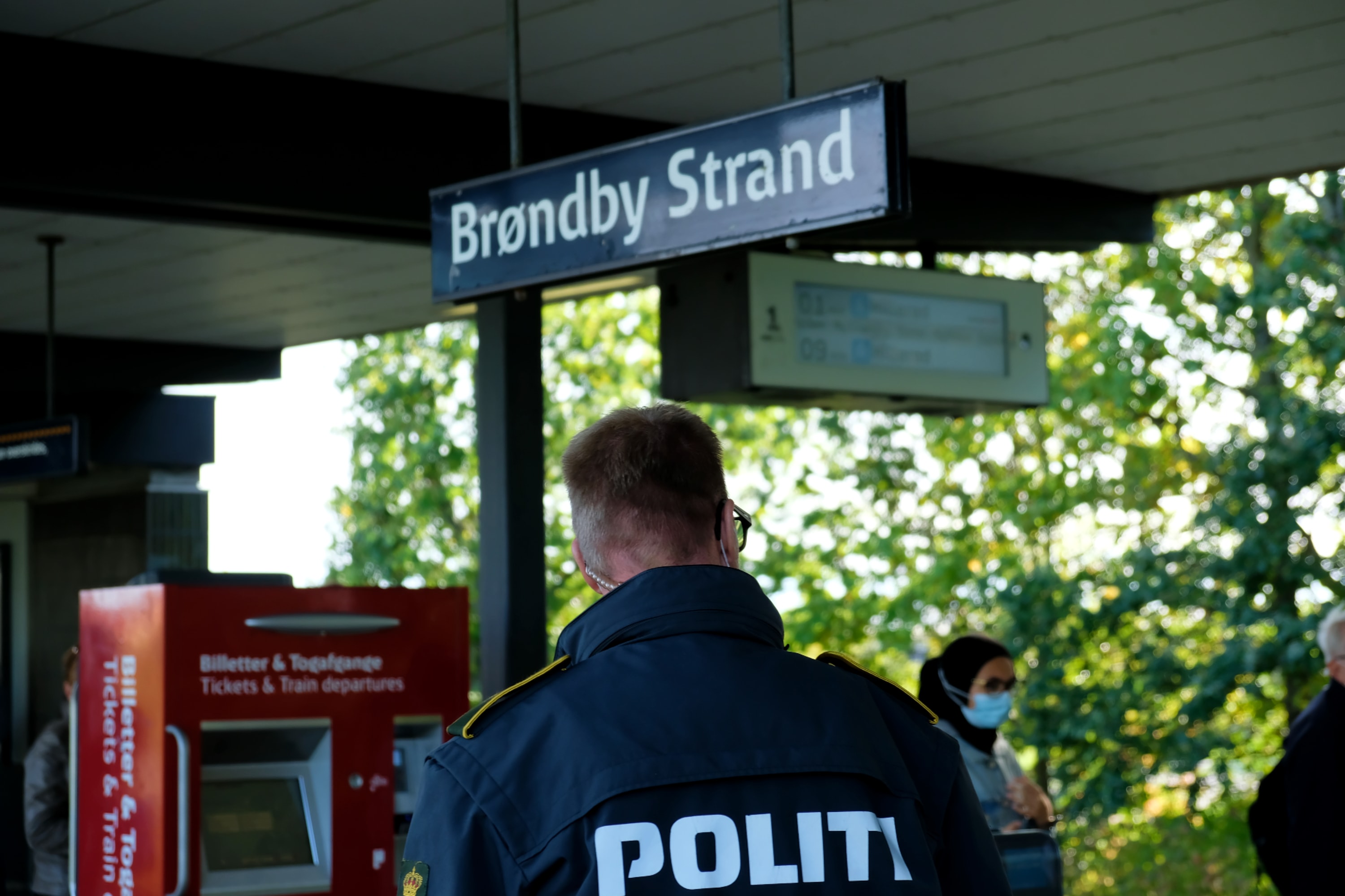 Politi på patrulje på S-station
