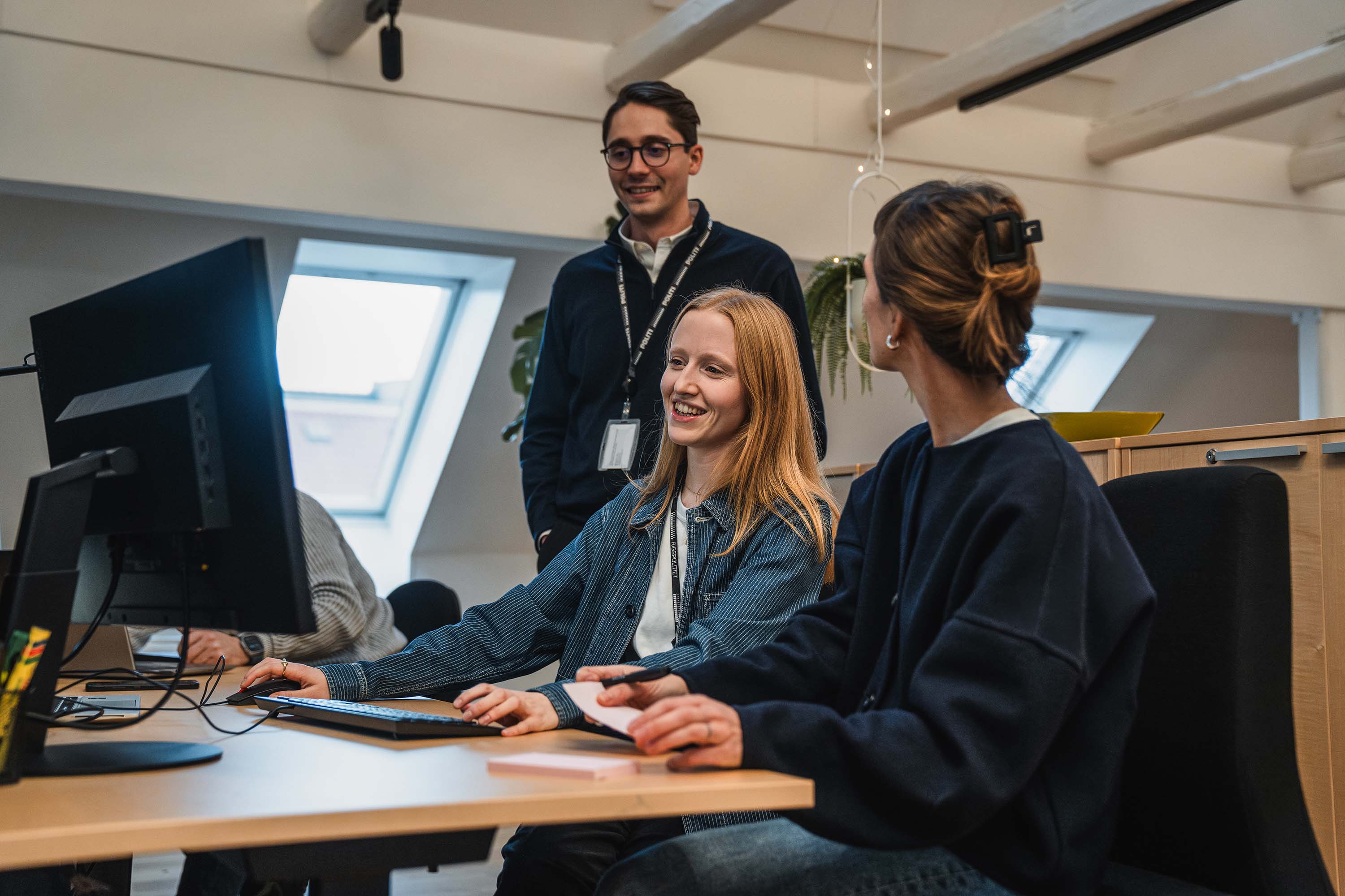 Medarbejdere i kontormiljø