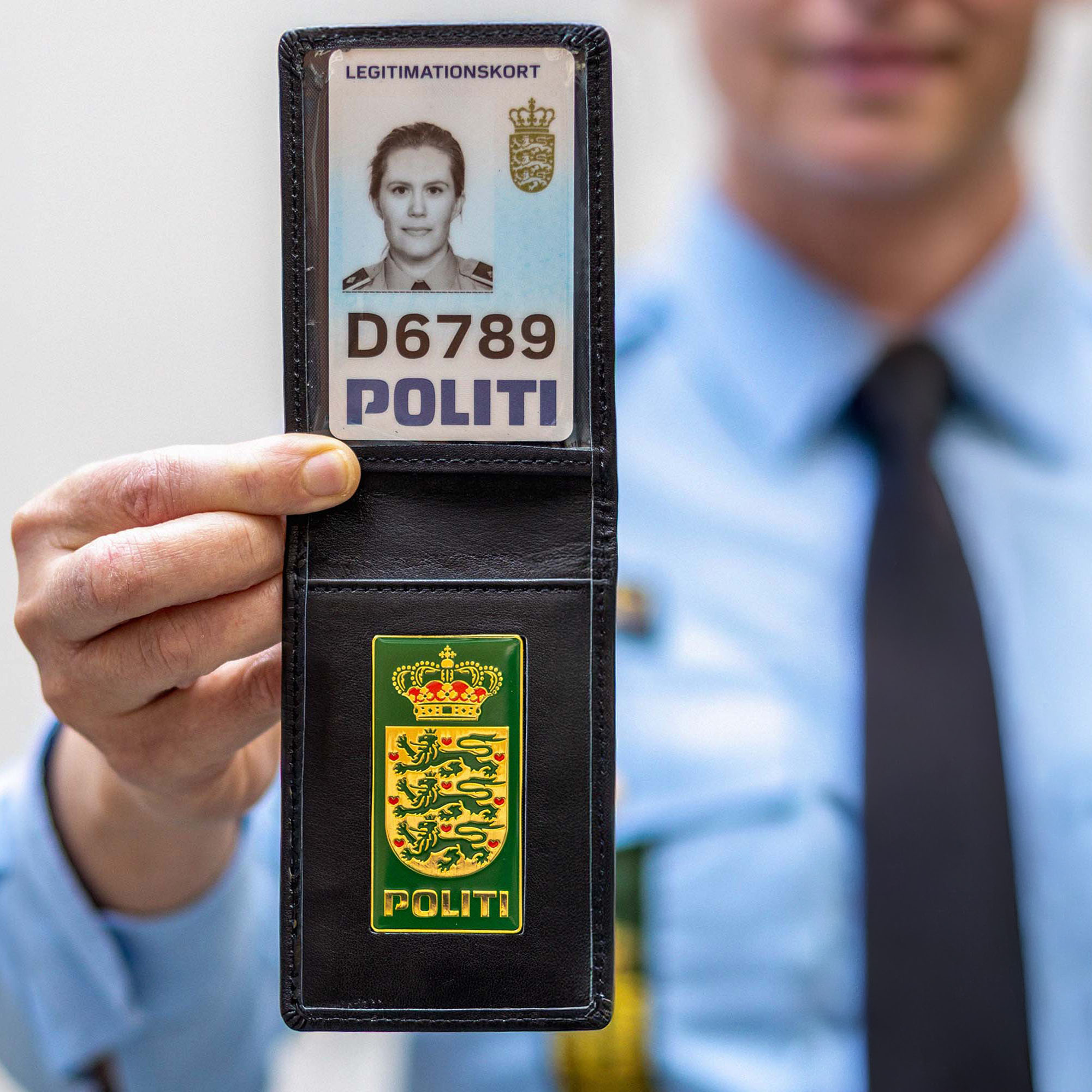 Politi-id af kvindelig betjent