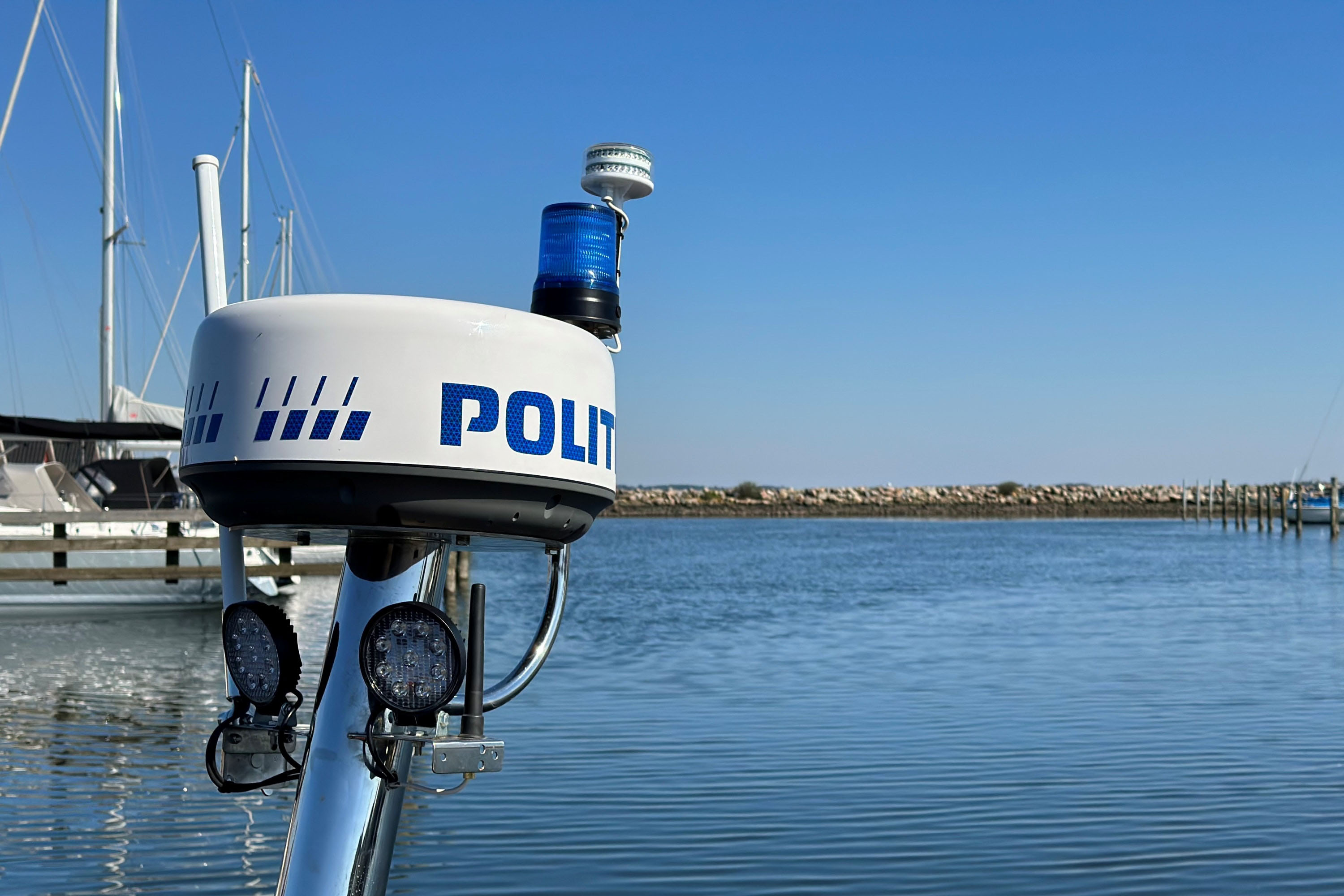 Blink med mere på Juliett 3 - Midt- og Vestjyllands Politis båd