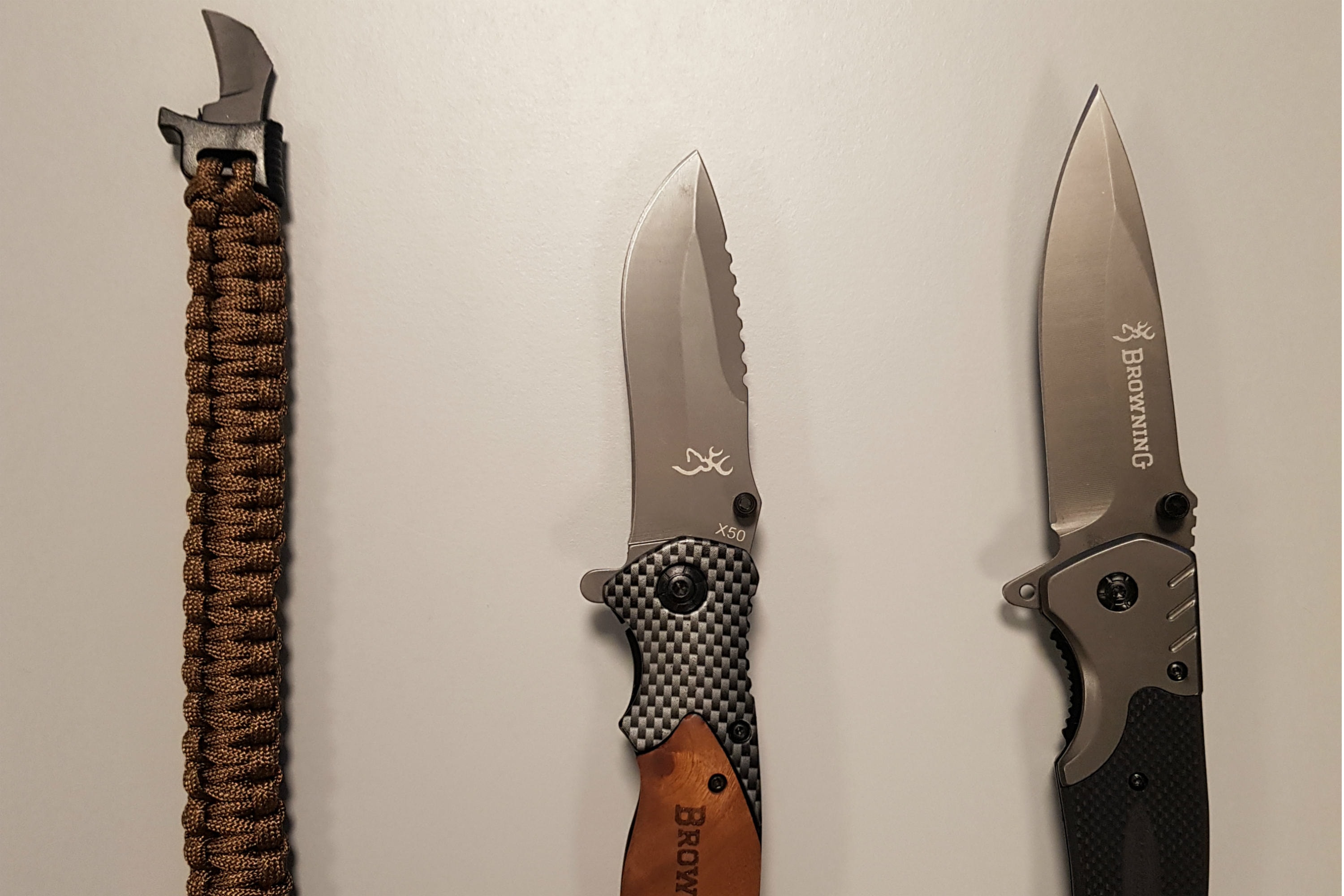 Tre ulovlige knive købt på nettet