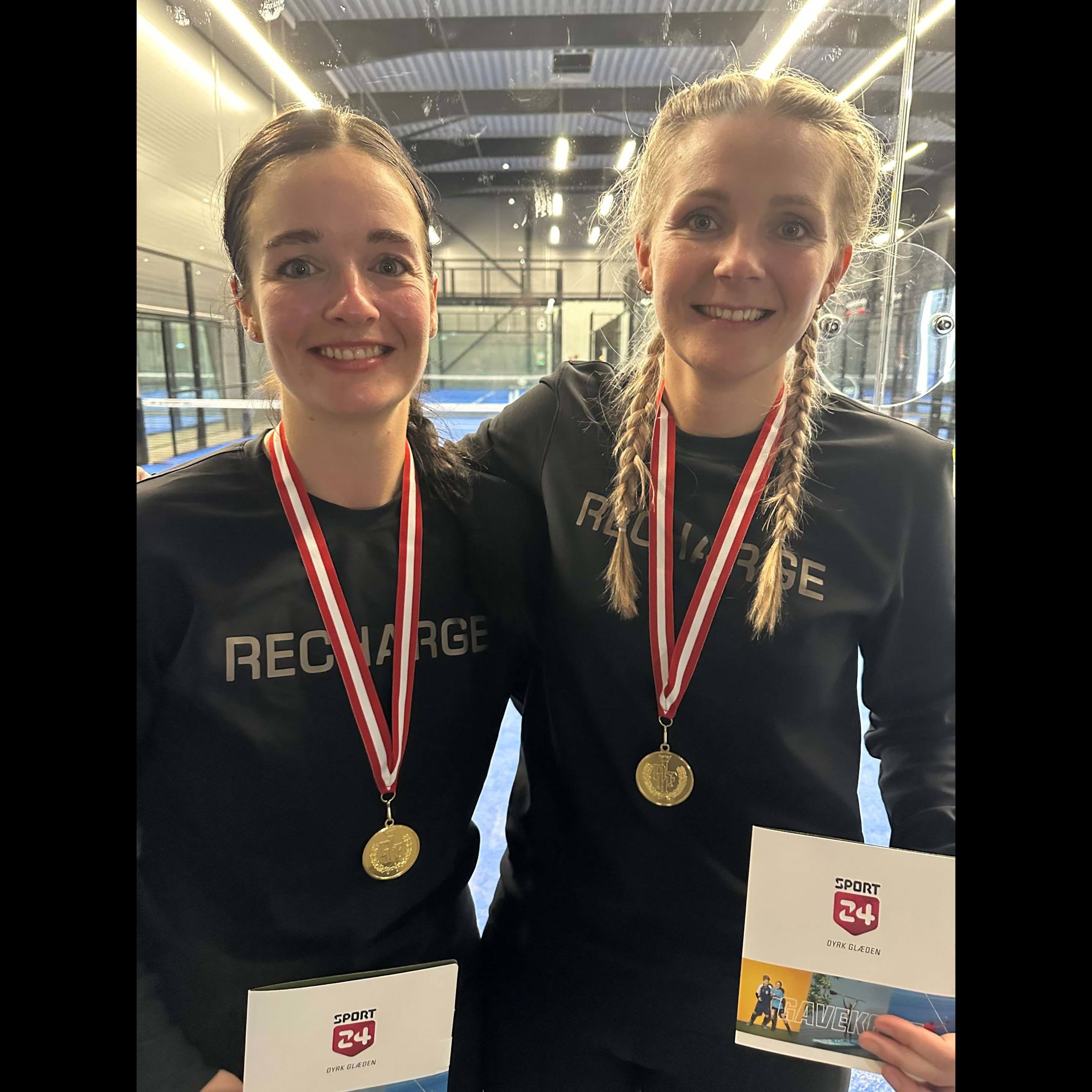 Kine Staunsbjerg og Louise Poulsen Svarrer vandt guld i damerækken ved de danske politimesterskaber i padel