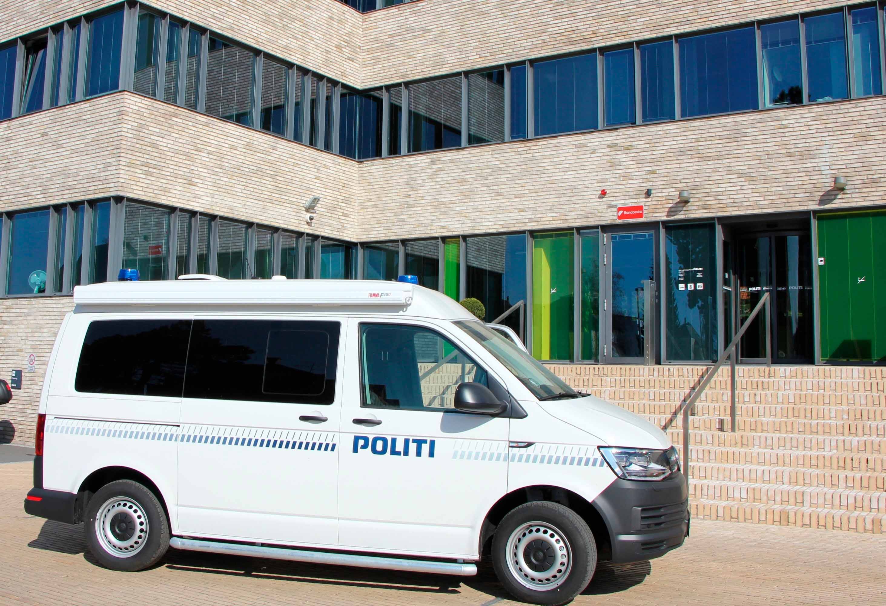 Den nye mobile politistation foran Roskilde Politigård