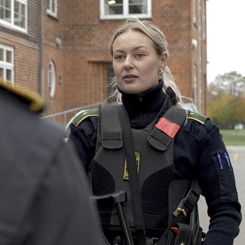 Ung kvinde i politiet