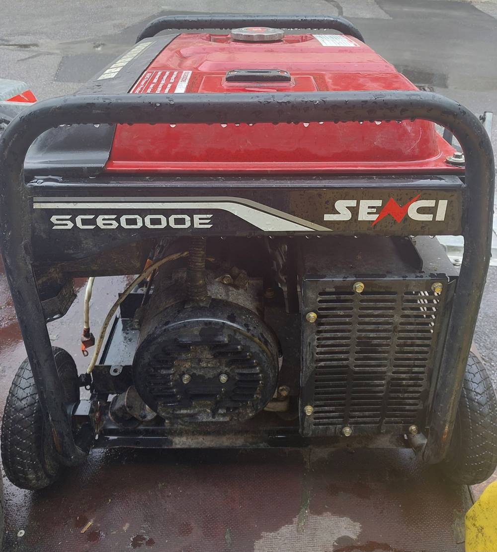 Senci SC6000e-generator i rød og sort