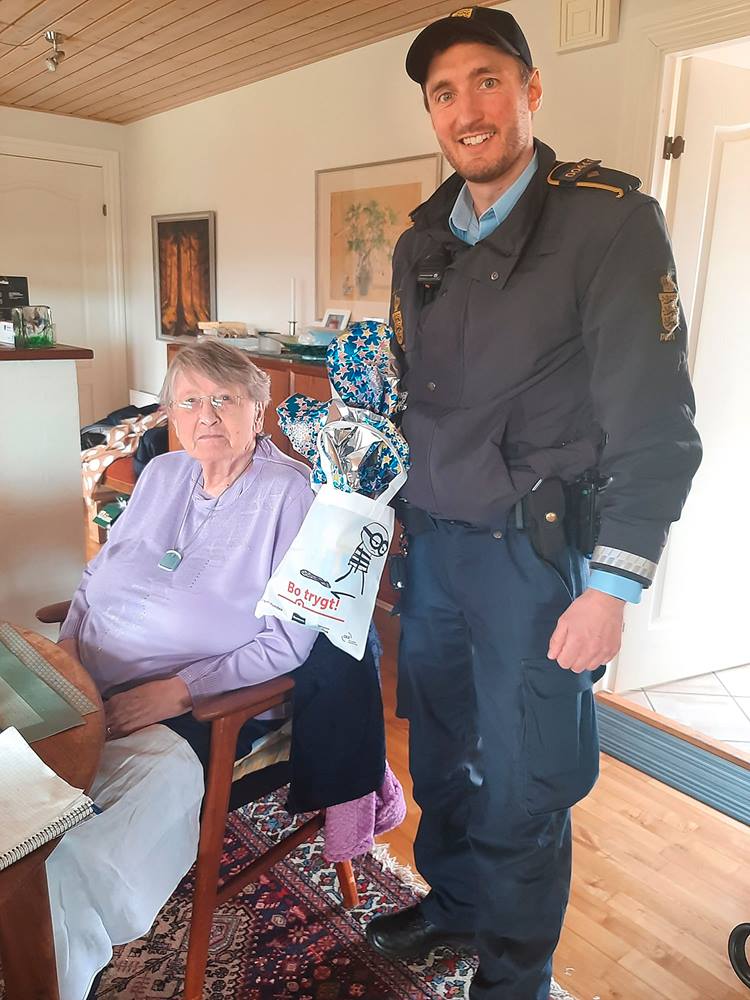 Nabohjælper med påskeæg