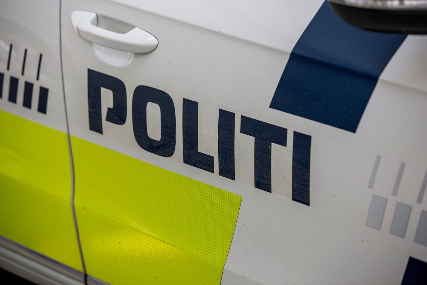 Politibil tæt på politibil tæt på