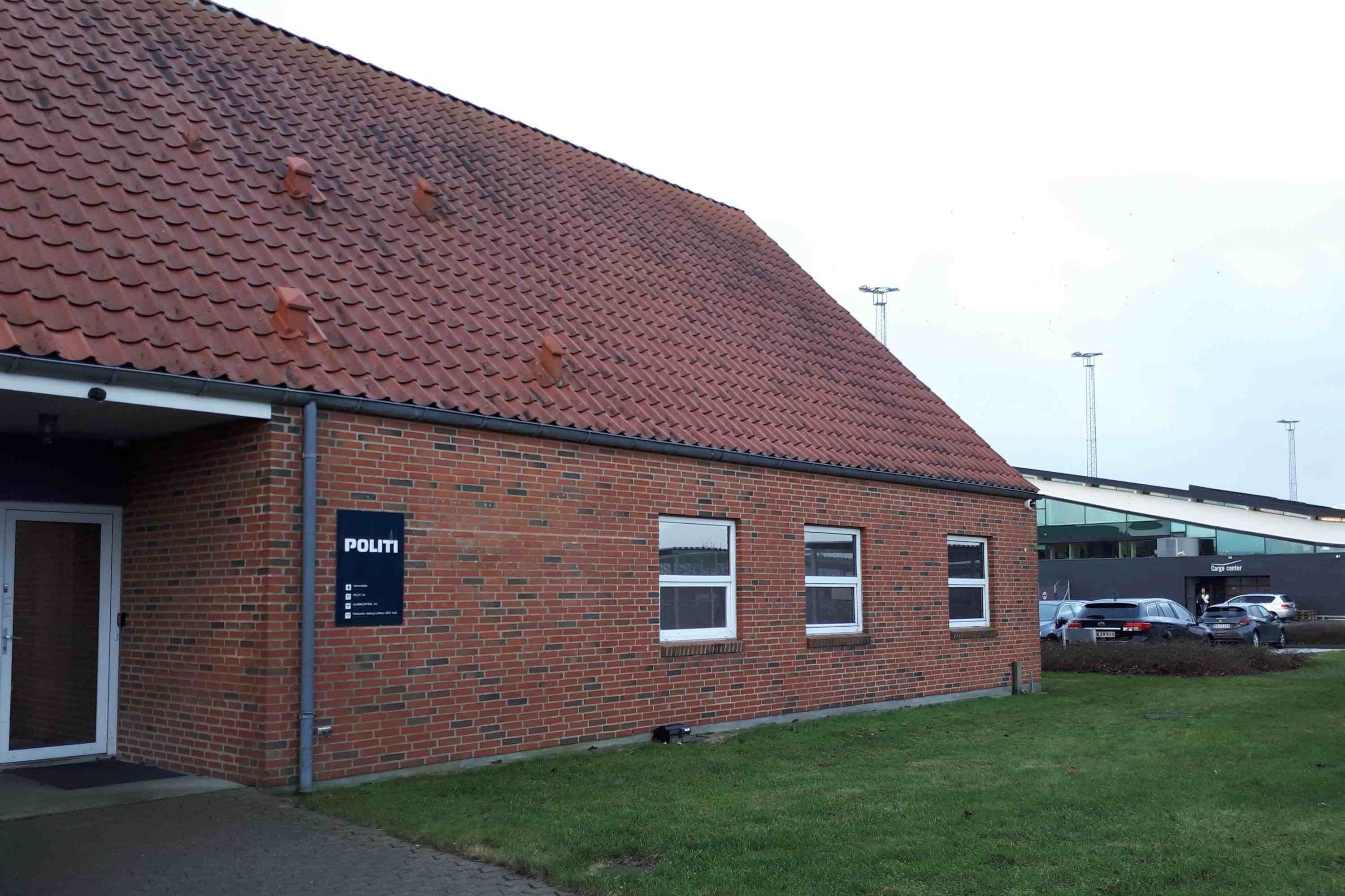 Politicenter Aalborg Lufthavn er en del af Nordjyllands Politi.